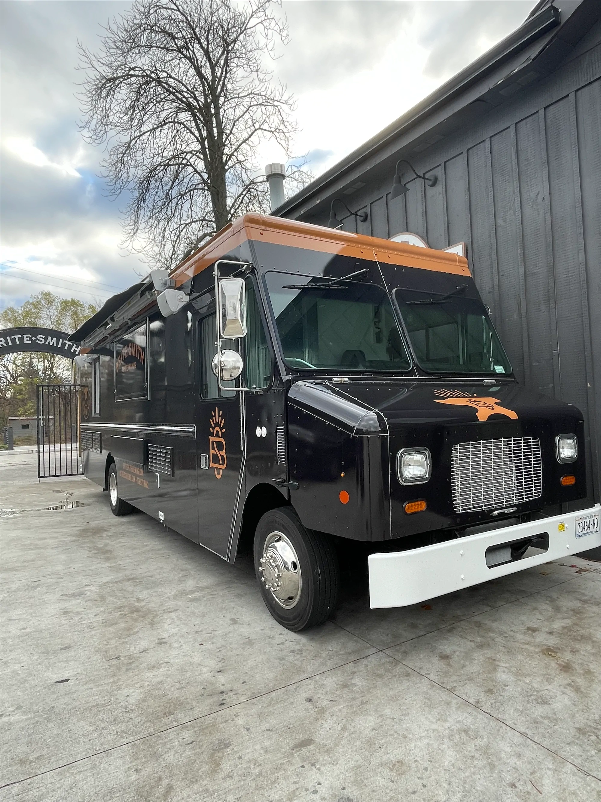brite smith brewing truck outside right side
