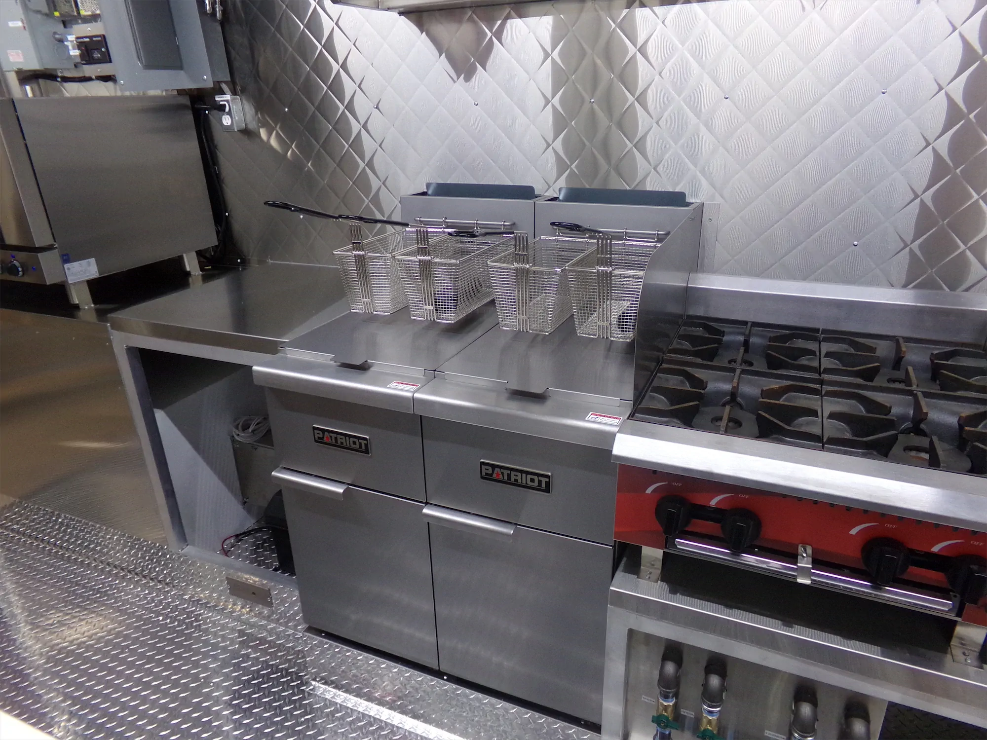 Edgy Vegy Buffalo truck, inside, fryer