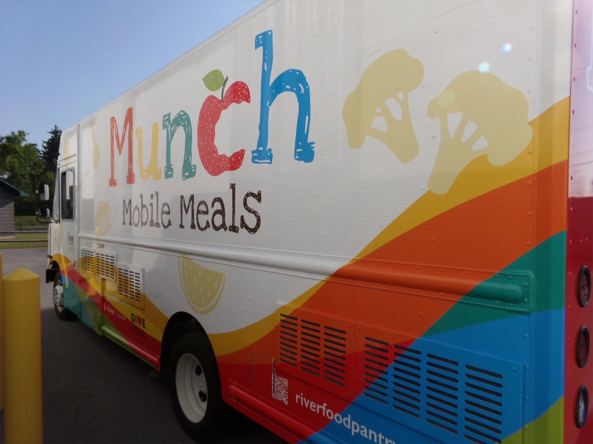 Munch Mobile Meals truck, outside, left side with truck logo